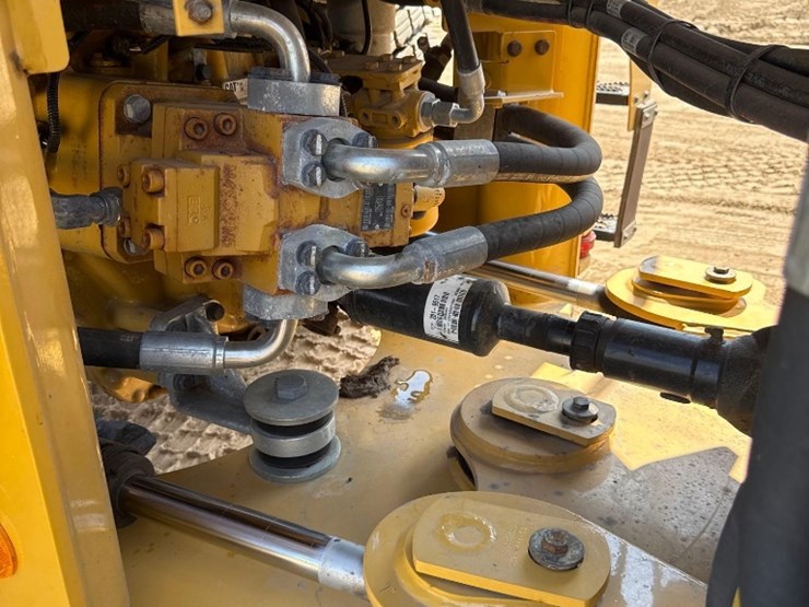 caterpillar-926m-image-32