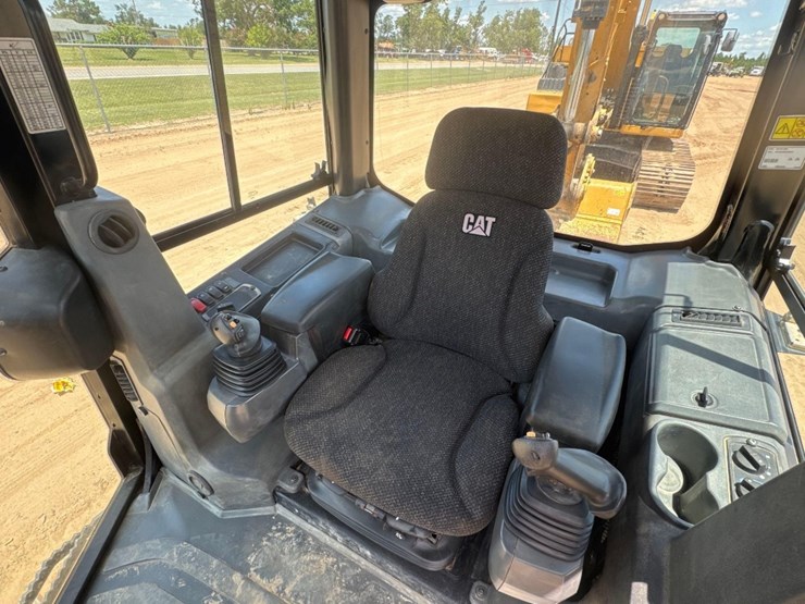 2019-caterpillar-d3k2-xl-image-24