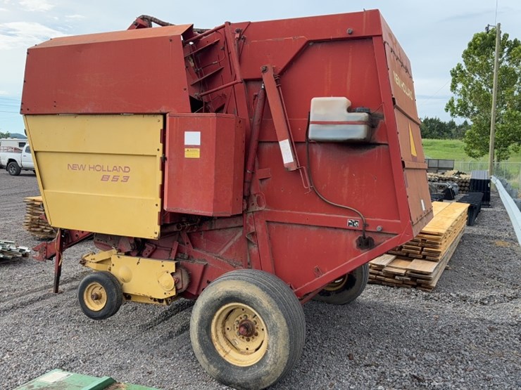 new-holland-853-image-4