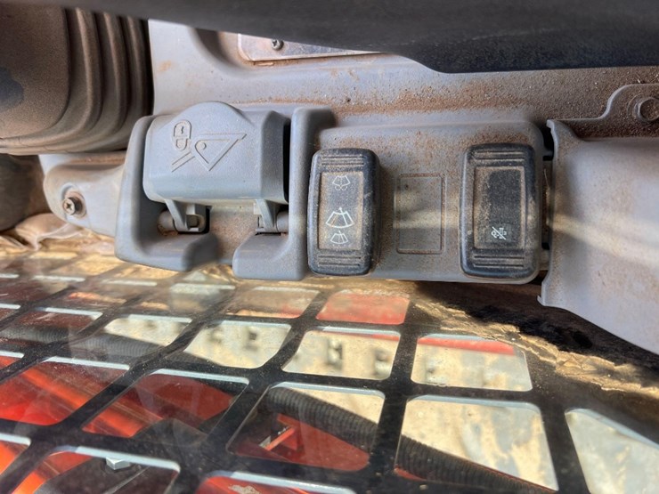 kubota-svl97-2-image-30