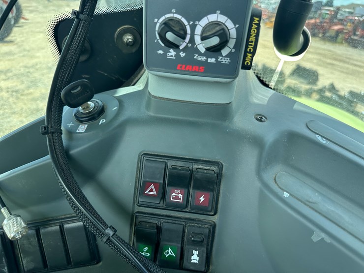 #58-•-2020-claas-920-axion-mfwd-tractor-vpkta4400-inv#:-26400-image-69