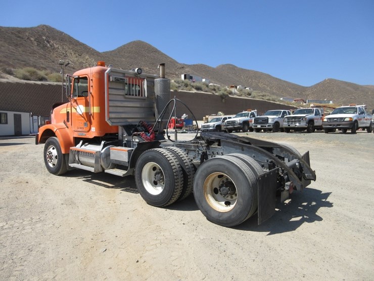1993-freightliner-fld120-image-2