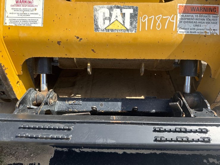 2019-caterpillar-299d2-xhp-image-21
