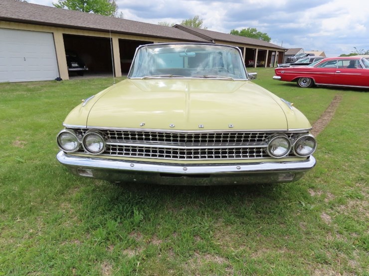 1961-ford-galaxie-2drt-ht-image-2