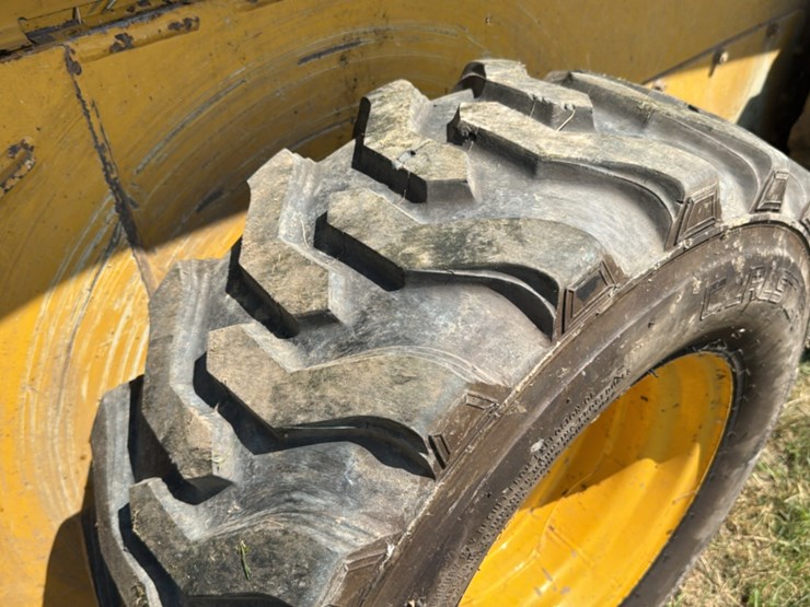 2019-deere-330g-image-20