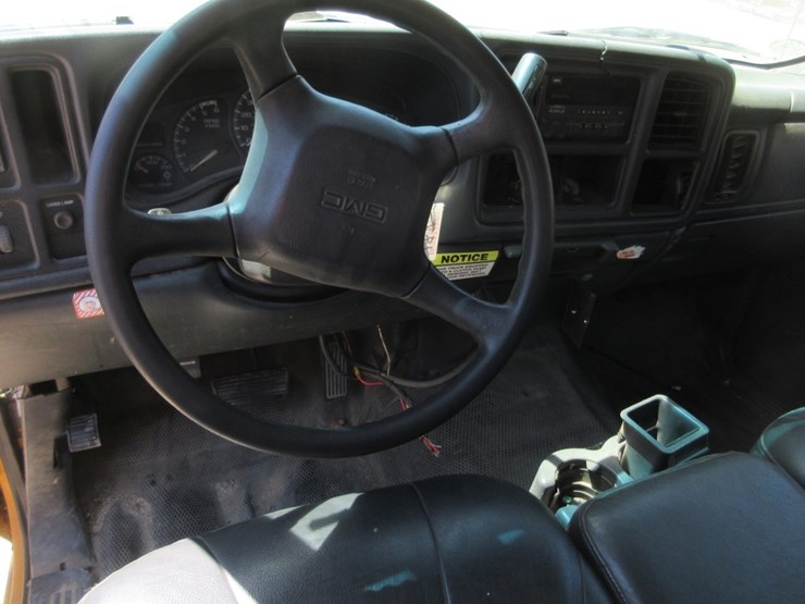 2001-gmc-3500-image-9
