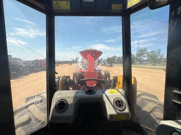 2015-caterpillar-573c-image-22