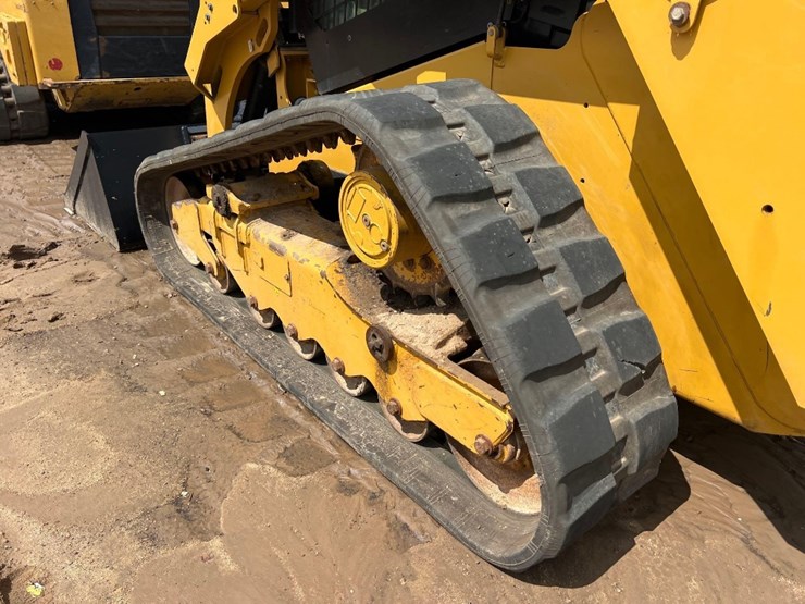 2021-caterpillar-279d3-image-21