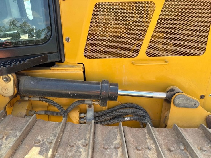 2019-caterpillar-d3k2-xl-image-23