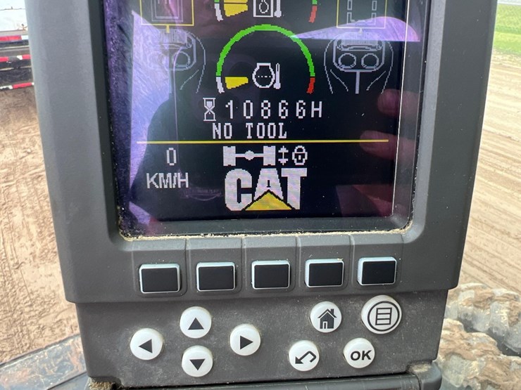 2011-caterpillar-m318d-image-35