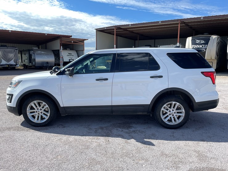 2018-ford-explorer-image-1
