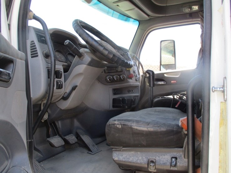 2016-peterbilt-579-image-7