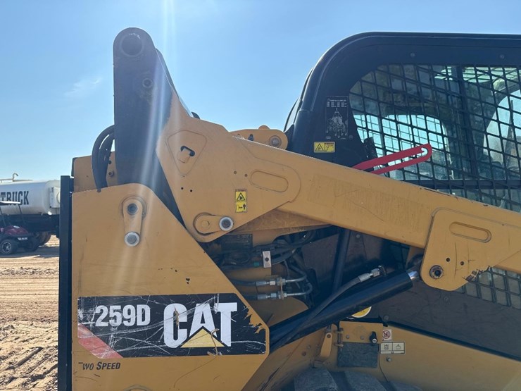2014-caterpillar-259d-image-19