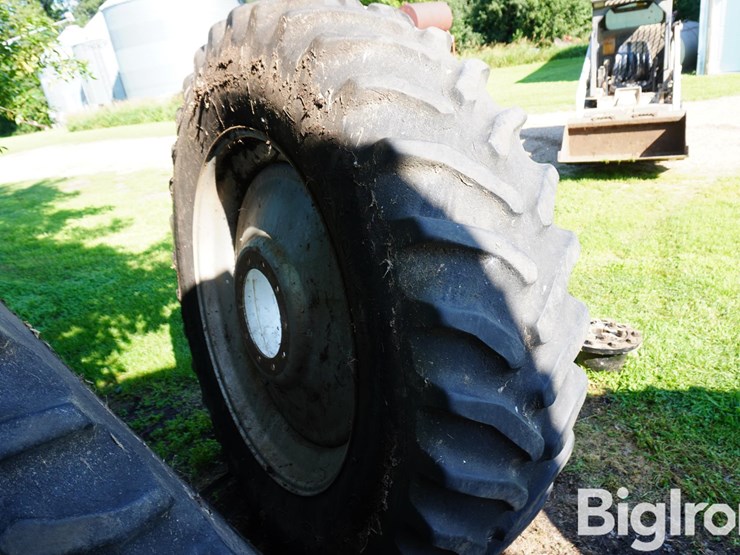 case-ih-7120-18.4r42-tires,-rims-&-10-bolt-dual-hubs-image-5