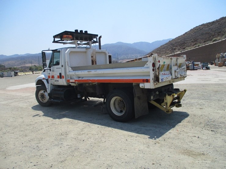 2005-international-durastar-4400-image-3