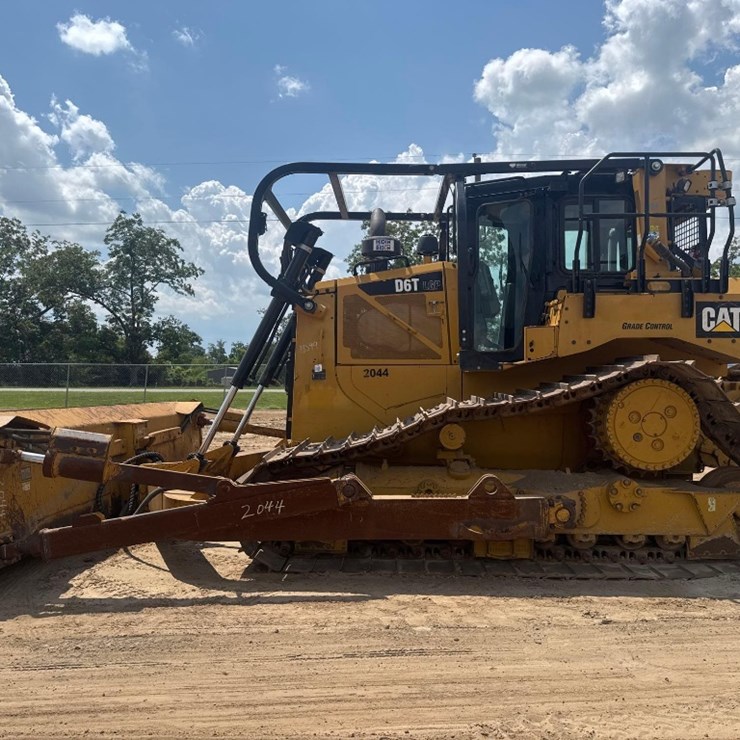 CATERPILLAR D6T LGP