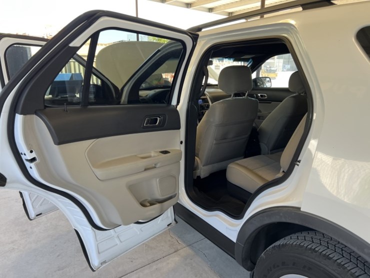 2013-ford-explorer-image-24