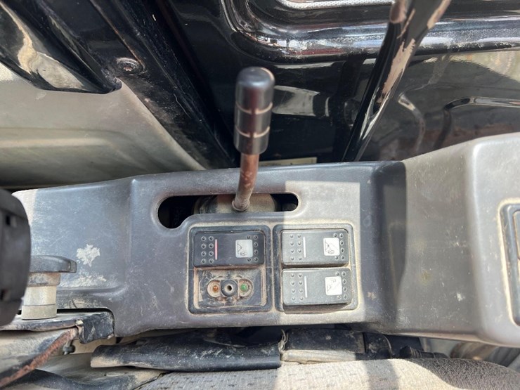 2011-caterpillar-m318d-image-33