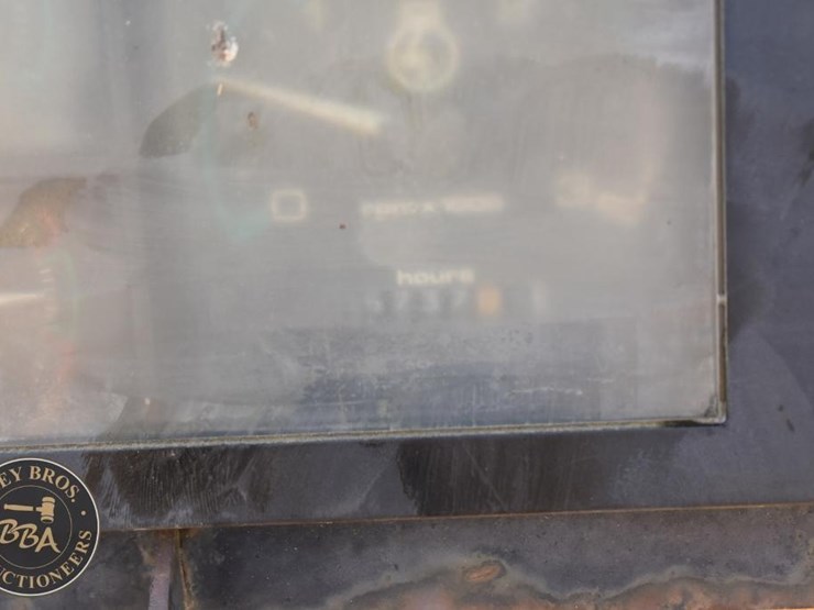 2002-case-850h-wt-image-40