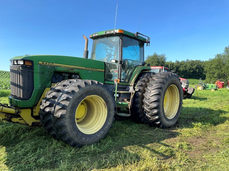 john-deere-8400-image-1