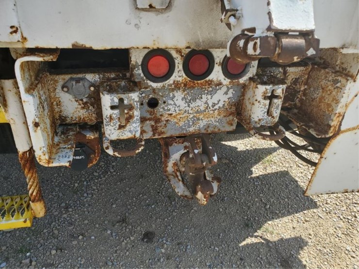 #359-•-1997-gmc-c7500-digger-derricks-truck-image-17