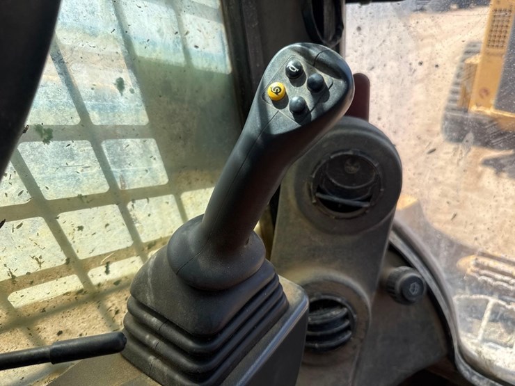 2020-caterpillar-289d3-image-31