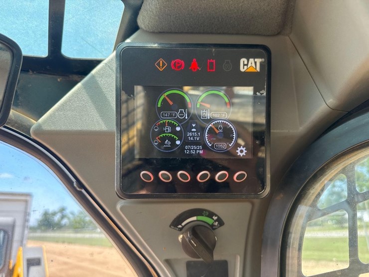 2017-caterpillar-299d2-xhp-image-28