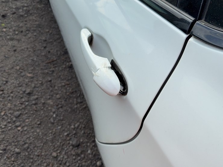#3018-•-2014-dodge-sedan-image-15