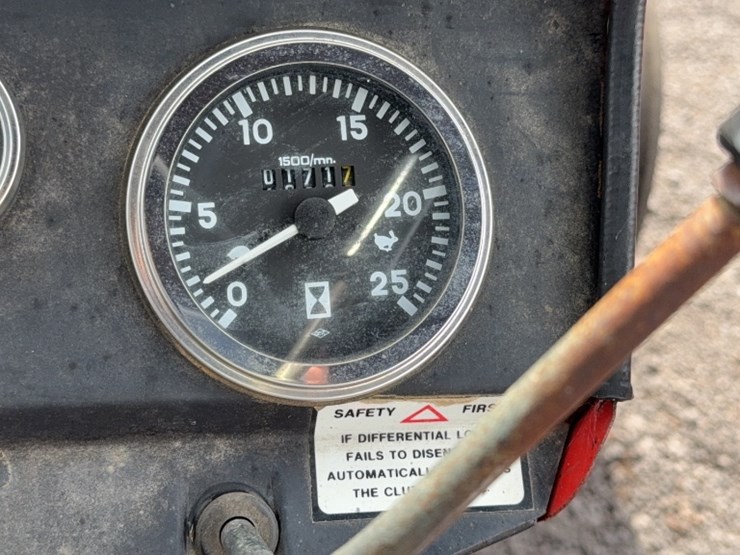 massey-ferguson-261-image-19