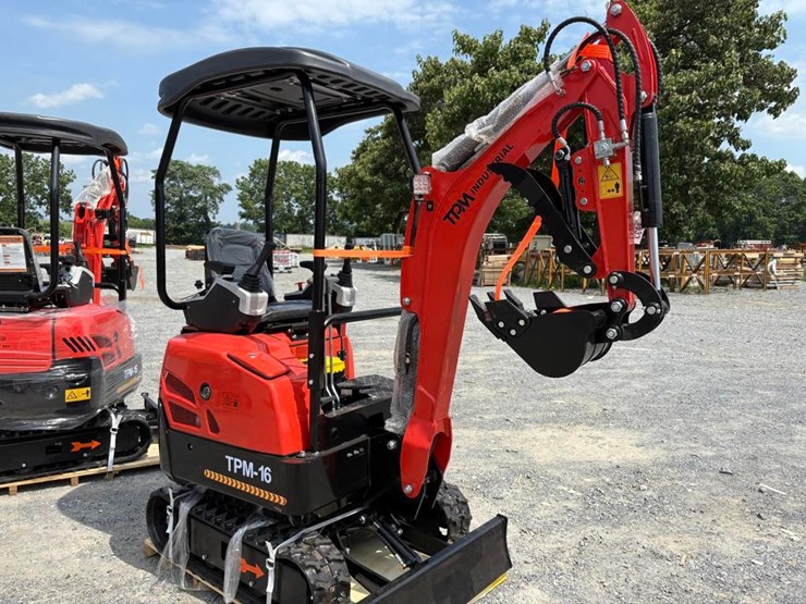 tpm-16-mini-excavator-image-3