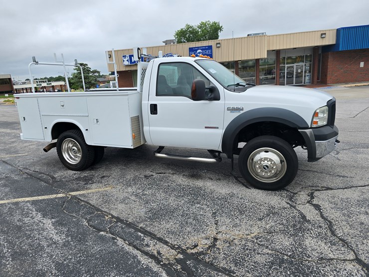 2007-ford-f550-image-37
