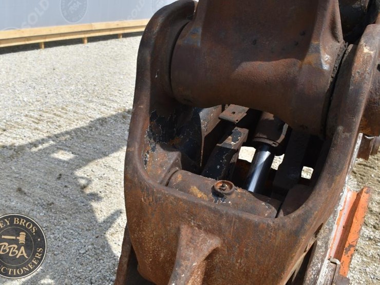 2018-deere-210g-lc-image-33