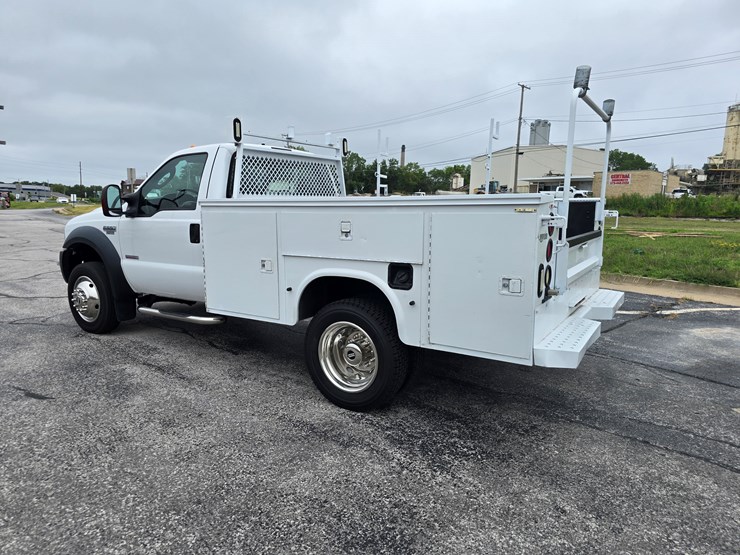 2007-ford-f550-image-15