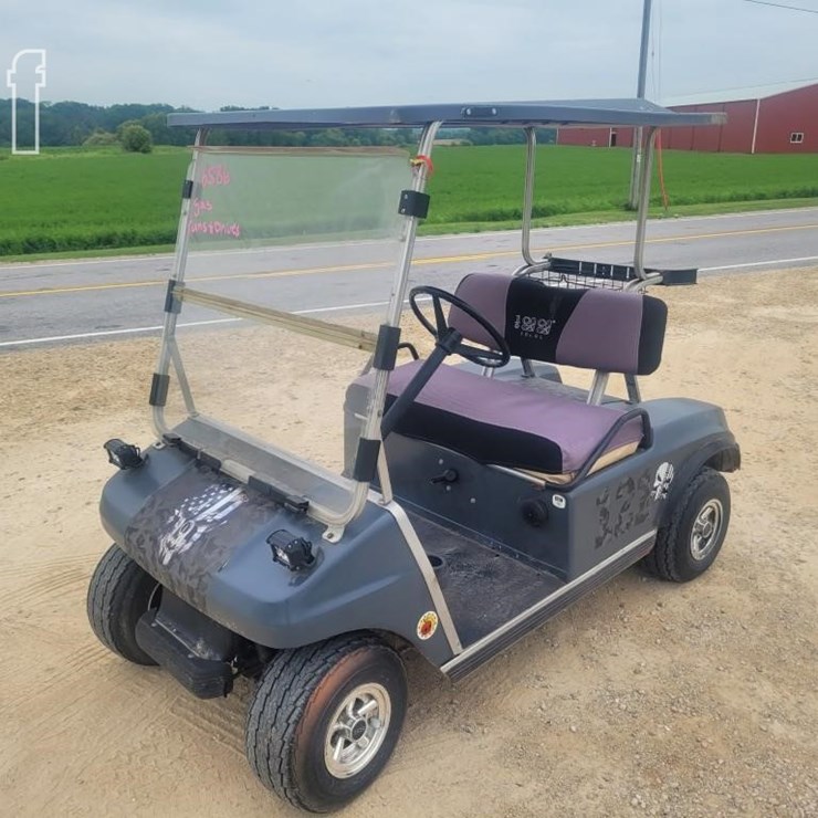CLUB CAR GAS POWERED GOLF CART 6586
