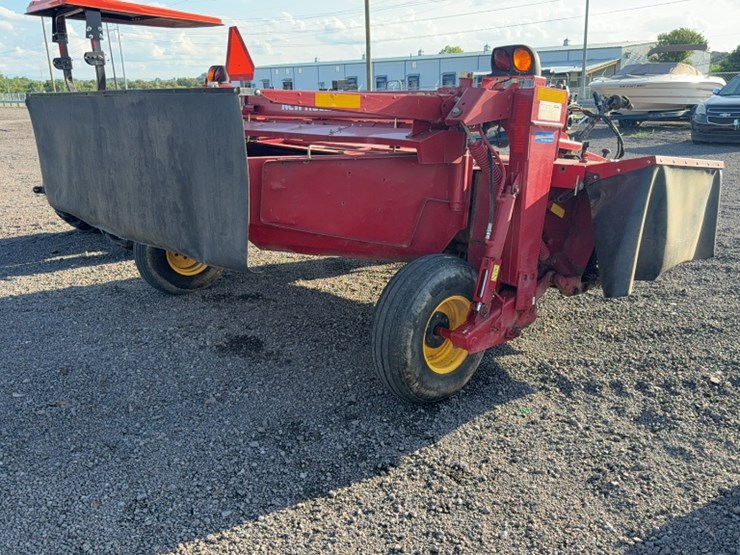 2019-new-holland-210-image-4