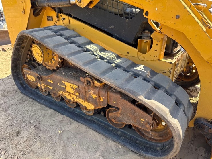 2020-caterpillar-279d3-image-31