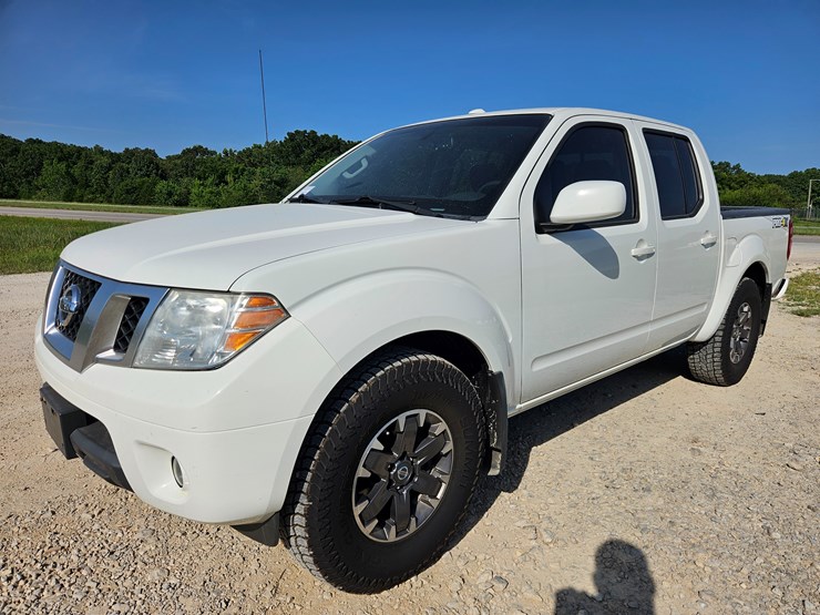 2016-nissan-frontier-image-2