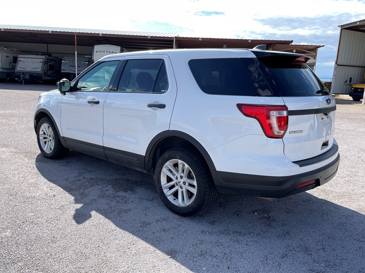 2018-ford-explorer-image-8
