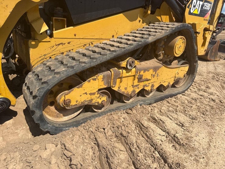 2018-caterpillar-259d-image-8