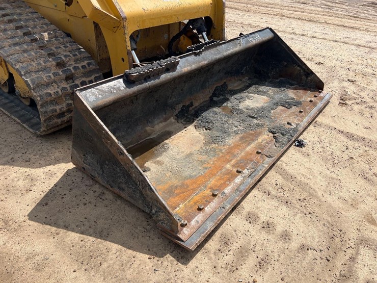 2021-caterpillar-299d3-image-16