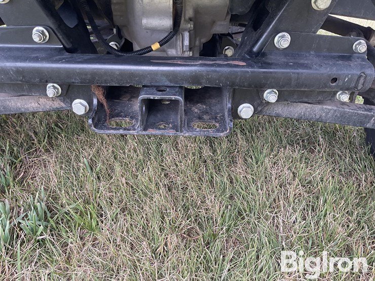 2021-john-deere-gator-image-16