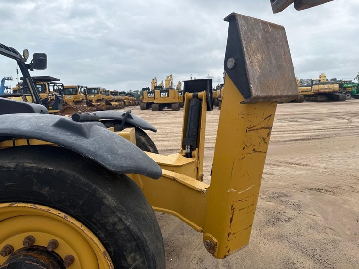 2014-caterpillar-tl943c-image-18