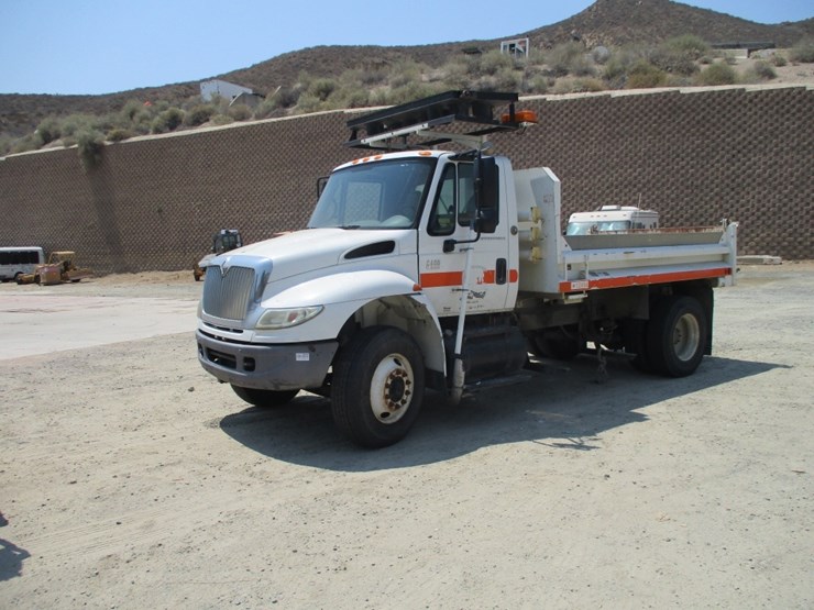 2005-international-durastar-4400-image-2