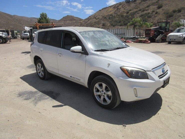 2014-toyota-rav4-image-4