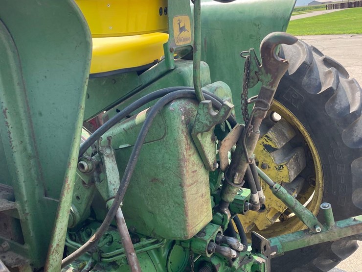 john-deere-3010-image-31