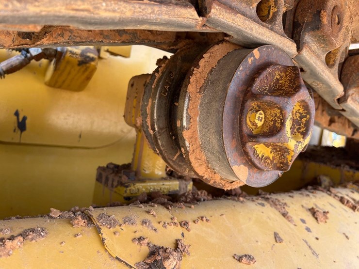 2021-caterpillar-d3-lgp-image-10