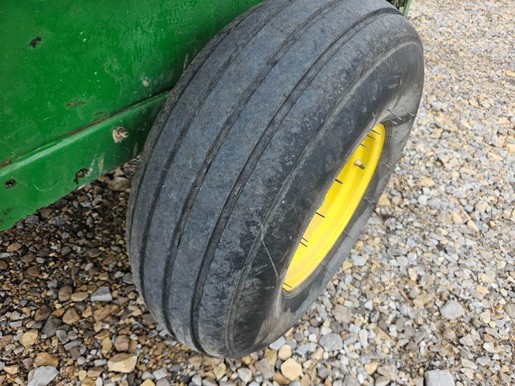 john-deere-338-image-29