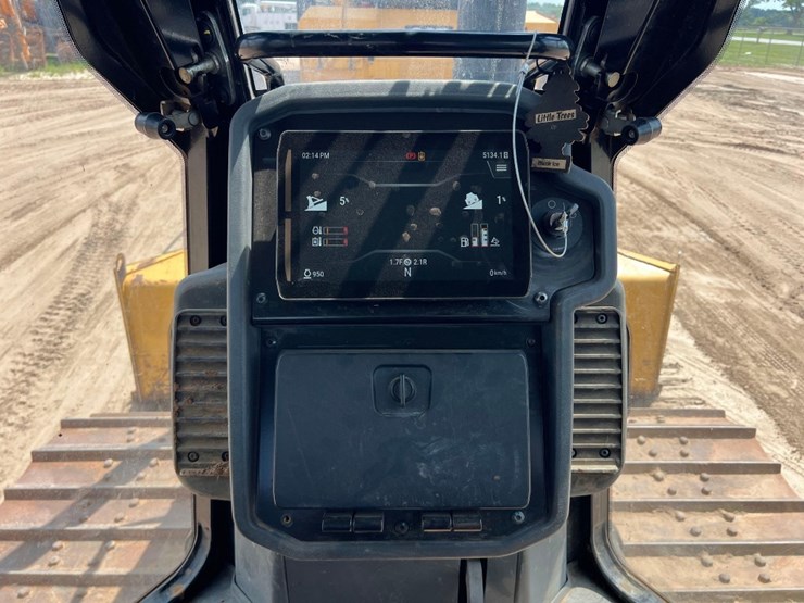 2021-caterpillar-d3-lgp-image-38