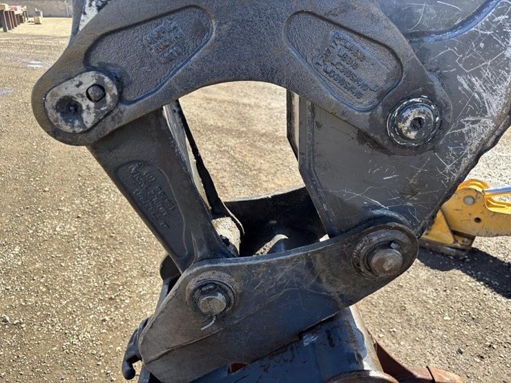 2020-deere-410l-image-19