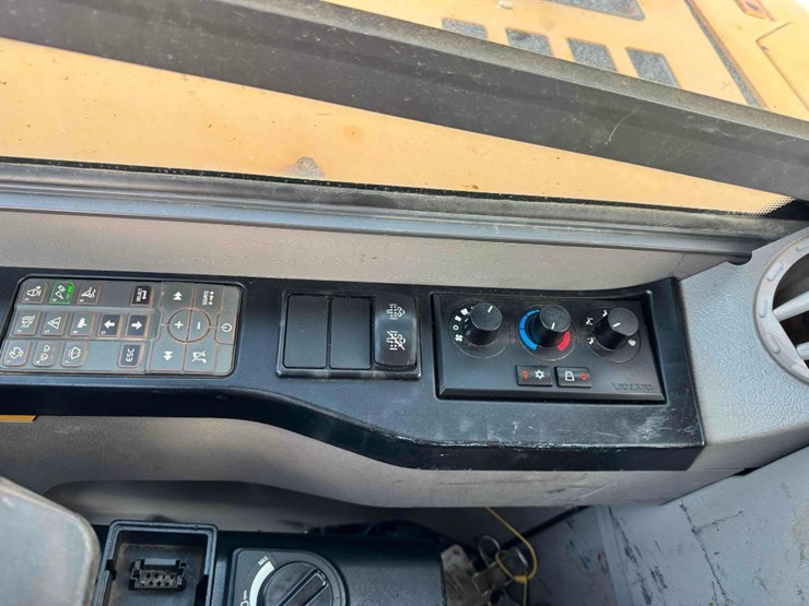 2017-volvo-ecr88d-image-61